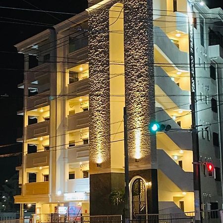 Hotel Y'Rise To Urasoe Екстериор снимка